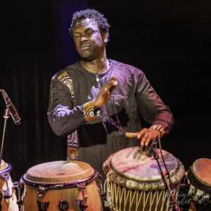 Mamadou Sarr aux percussion